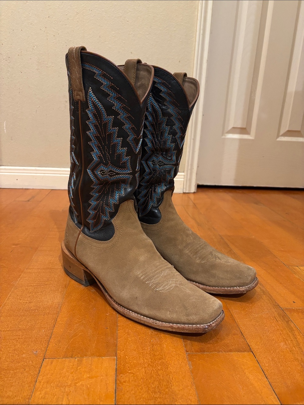 Ariat rough out cowboy boots